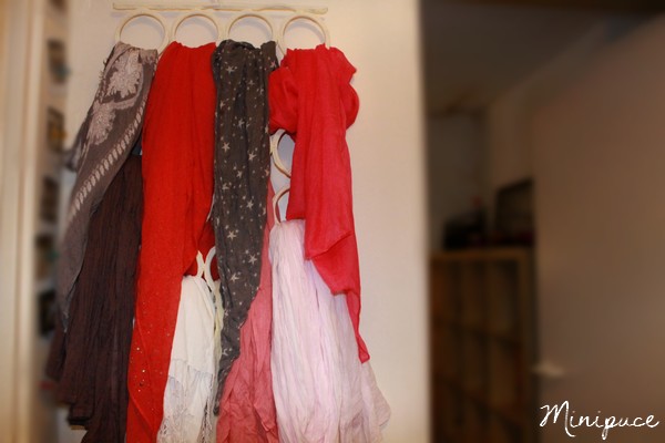 collection-foulard-etoile-marchand-d-etoiles-gris-blanc-rou.jpg